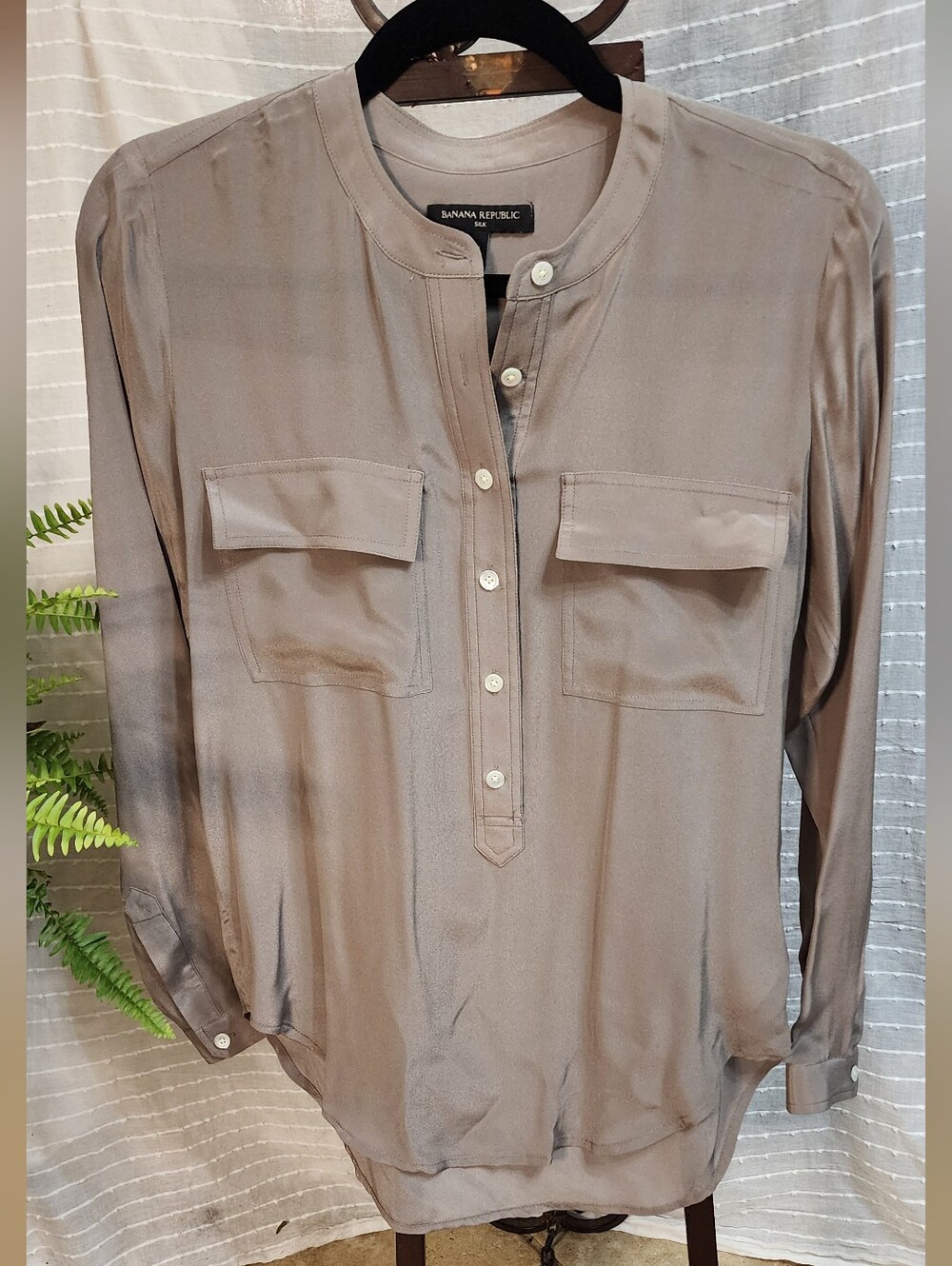Banana Republic 100% Silk Blouse Womens XS Taupe Utility Henley Shirt Top
